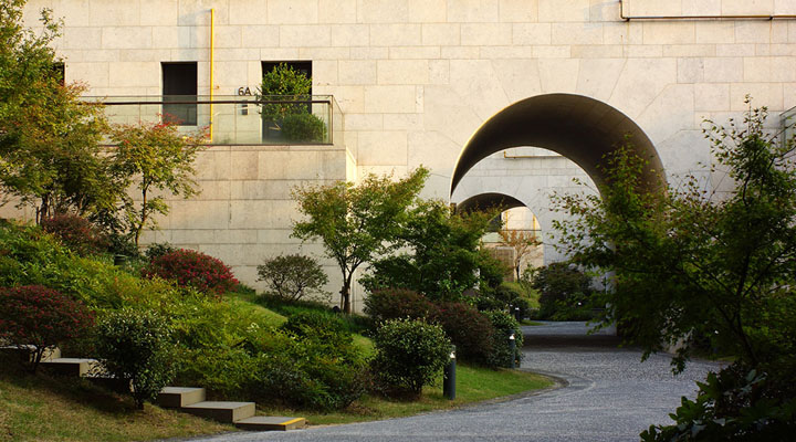 濕地旅游策劃咨詢公司:杭州西溪濕地公寓建筑旅游規劃底部均設有橋洞空間